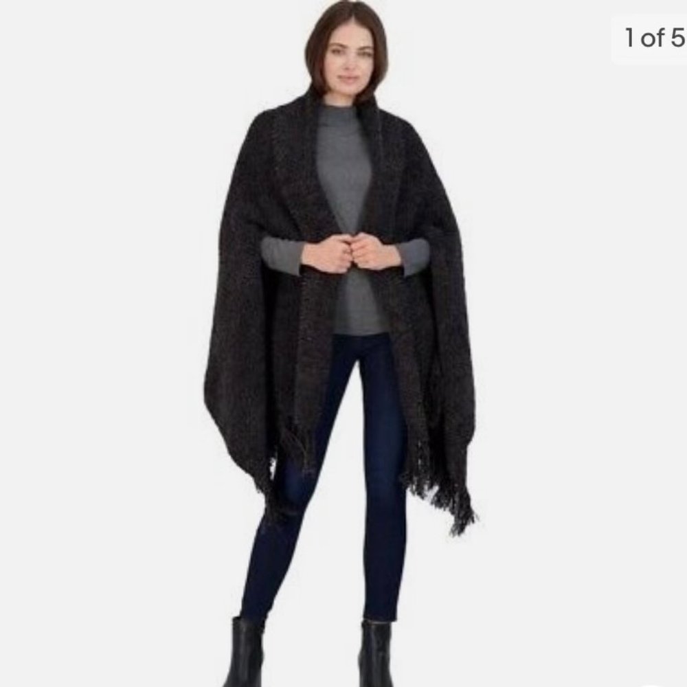 Barefoot Dreams Malibu Wrap in Grey/Black One Size